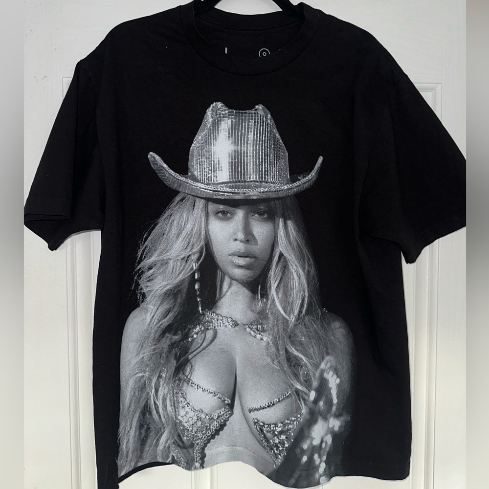 Beyoncé Renaissance world tour, official merch 2023